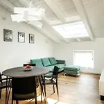 Апартаменти Attico 32 Charme&relax Бергамо