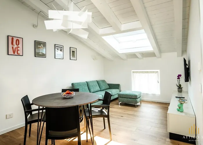 公寓 Attico 32 Charme&relax 贝尔加莫